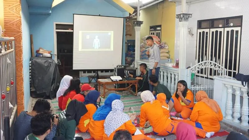 Mahasiswa ke Desa Ajak Ibu-Ibu PKK Senam dan Penyuluhan Diabetes