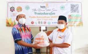 Dhuafa Terima 250 Paket Kado Lazismu Bondowoso