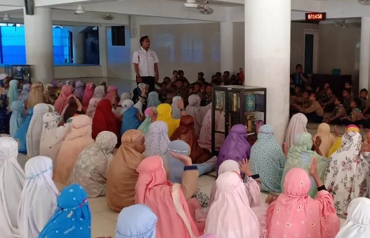 Diberi Kaleng Infak, Begini Reaksi Anak-Anak