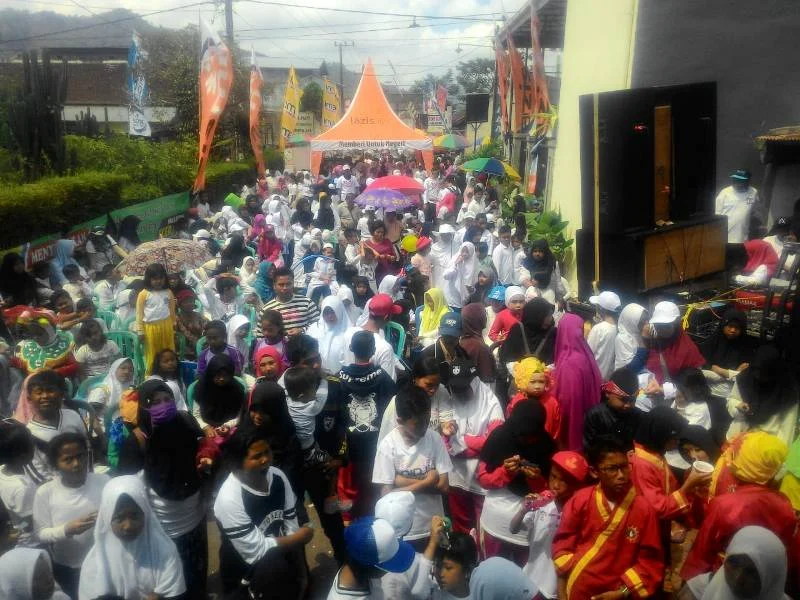 Jalan Sehat Muharram PCM Kalibaru Diikuti Ribuan Orang