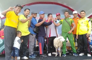 Peserta Jalan Sehat Milad Itu Pulang Bawa Kambing