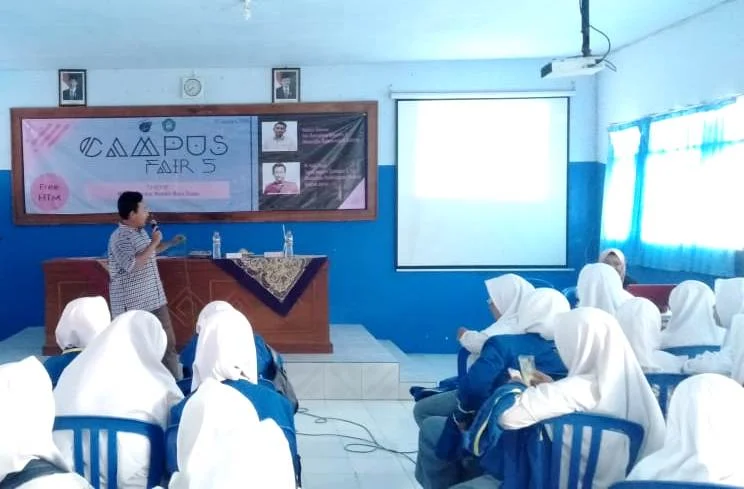 Dipandu Alumni, Diskusi Potret Kampus Makin Asyik di Madrasah Ini