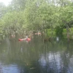 Pantai Cacalan Banyuwangi, Nikmat Mengayuh Kano di Danau Tepi Pantai