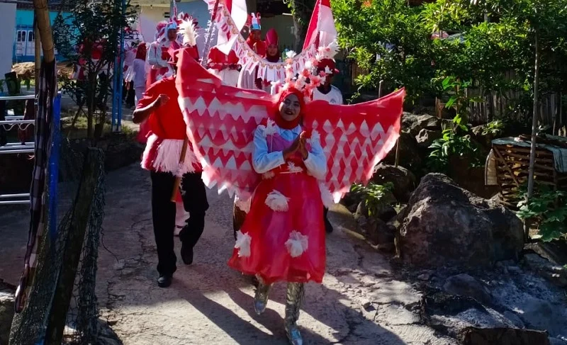 KKN Mahasiswa UMG Gelar Karnaval Kemerdekaan di Bawean
