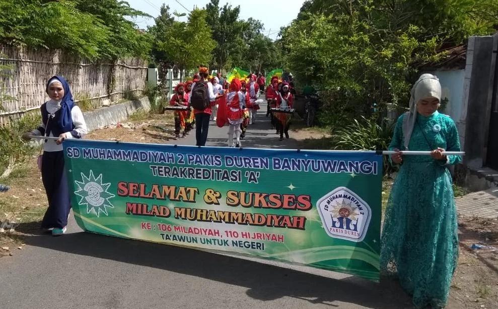 Semarakkan Milad, Ketua PCM dan Kepala Sekolah Ikut Barisan Karnaval