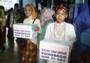 Bila ‘Kartini Berjilbab’ Peduli pada Korban Tanah Longsor Ponorogo