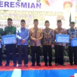 Kartu Sehat untuk Kiai saat Peresmian RSUM Lumajang