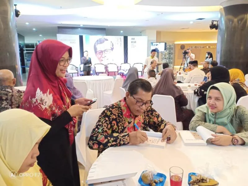 Buku ‘Jiwa Besar’ Menandai Purna Tugas Rektor Kasiyarno