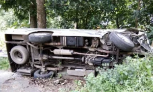 Rombongan Aisyiyah Jombang Kecelakaan di Prigen, 1 Pengendara Motor Wafat