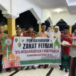 MTs Muda Kedungadem Bagikan Zakat