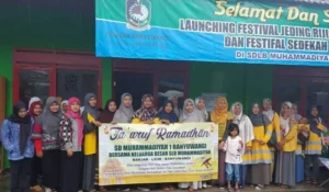 Sambut Ramadhan, IKWAM SD Muhammadiyah 1 Banyuwangi Berbagi Kebahagiaan dengan Siswa Sekolah Luar Biasa