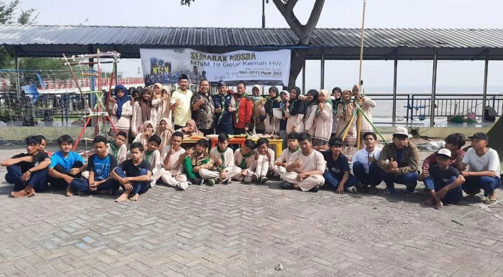 Ketua Baru PDM Surabaya Hadiri Kemah di Tepi Laut