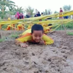 MI Muga Adakan Kemah Pandu, Anak-Anak Asyik Bermain Ini