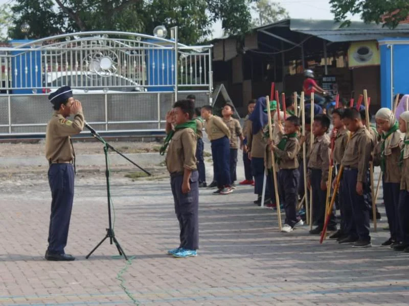 Ikuti Kemah, Anak-Anak Ini Diajari Membangun Istana Mimpi