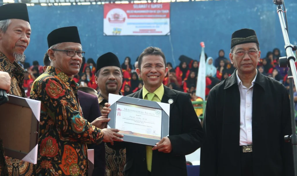 Kepala SMK MUTU Gondanglegi Terima Muhammadiyah Award