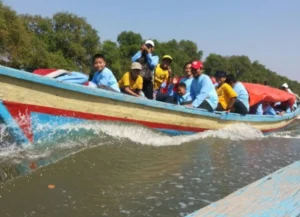Hanya Bisa Dilalui Perahu dan Jalan Setapak, Begini Perjalanan Laskar Al-Ma’un Bagikan Qurban