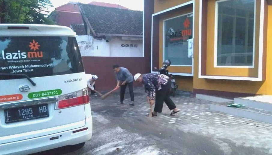 Pemimpin Itu Teladan, Ketua Lazismu Ini Beri Inspirasi