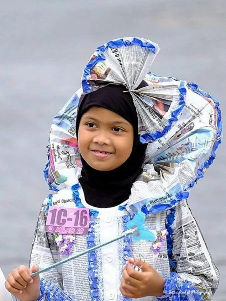 Dari Bahan Bekas, Kostum-Kostum Unik Ini Meriahkan Milad ke-13 SD Muhammadiyah Manyar