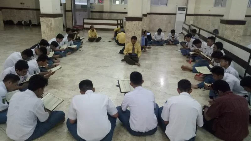 Siswa dan Guru Memperingati Tahun Baru Hijriyah dengan Khotaman Alquran