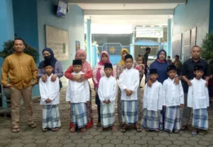 Tujuh Santri Panti Khitan, Donatur Beri Simpati