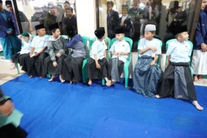 PCM Bumiaji Gelar Khitan Massal, Ada Dokter Gamal Albinsaid