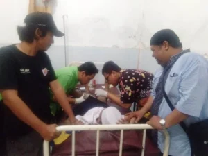 Anak-Anak Kolong Jembatan Itu Lega Akhirnya Bisa Sunat