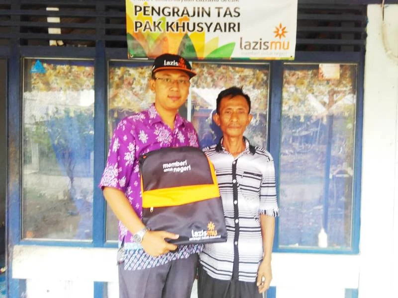 Pengrajin Tas Itu Bahagia Setelah Lazismu Memberi Ratusan Order