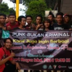 Bagi-Bagi Takjil untuk Hapus Stigma Negatif Komunitas Punk