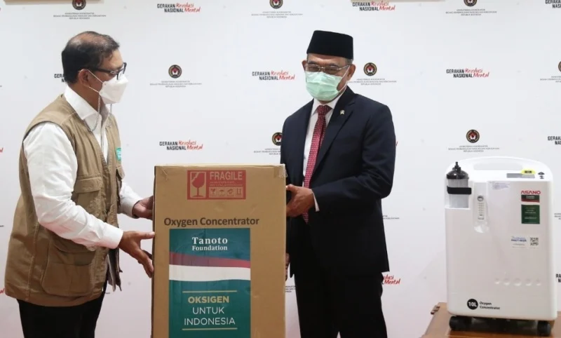 Menko PMK Terima Hibah 15 Konsentrator Oksigen