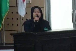 Teteskan Air Mata Iringi Sambutan Kontributor PWMU.CO setelah Raih Doktor