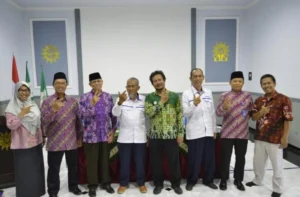 Tamu dari Yogya Diskusi Masalah Kepegawaian dan Manajemen Sekolah di SD Mugeb