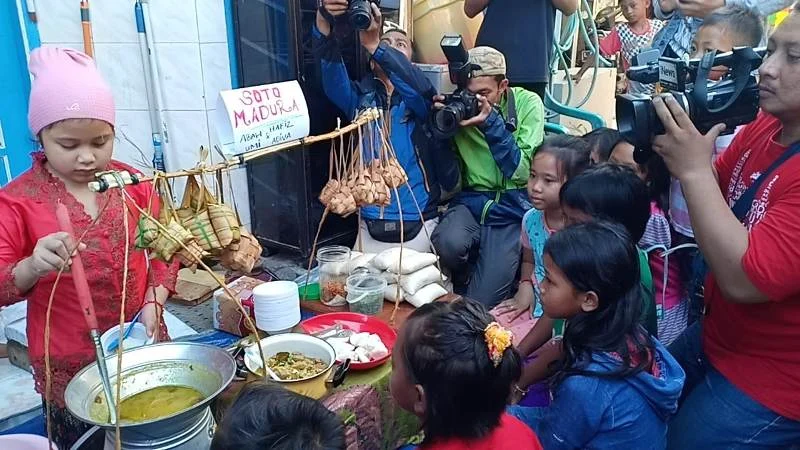 Riyoyo Kupat di Kampung Nelayan, Nikmatnya Ketupat dengan Kare Rajungan
