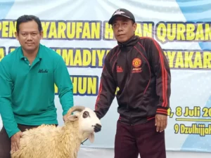 Berbagi Kambing Kurban, SMA Muhi Menebar Kebahagiaan
