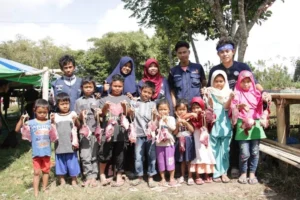 Hindari Kantung Plastik, Daging Kurban di Daerah Gempa Sembalun Diikat Tali Bambu