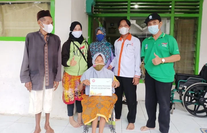 Kursi Roda Lazismu Lumajang untuk Sugirah