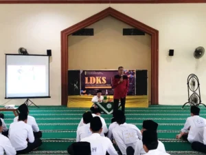 Diskusi Gayeng Santri Al-Mizan di LDKS