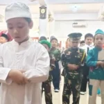 Awalnya Malu-Malu Ditunjuk Jadi Imam, Begitu di Atas Sajadah Langsung Mantap