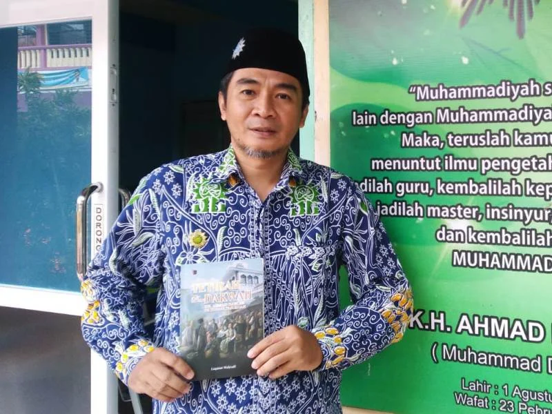 Kepala SD Terbitkan Buku Perjalanan Terakhir Kiai Dahlan di Pasuruan