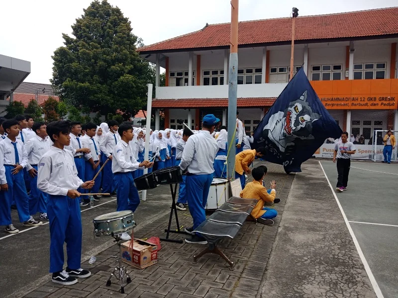Aksi Supporter Lagrande Spemdalas dan Smamiotifo dalam Sparring Basket