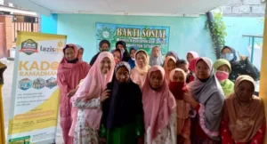 Lansia di Posyandu Walidah Terima Kado Lazismu
