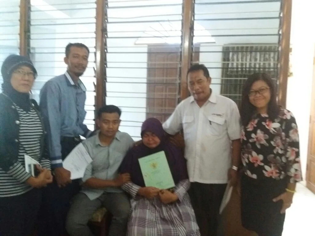 Inilah Kisah Facebooker Gotong Royong Selamatkan Rumah Suyatik, Janda 4 Anak yang Terserang Stroke