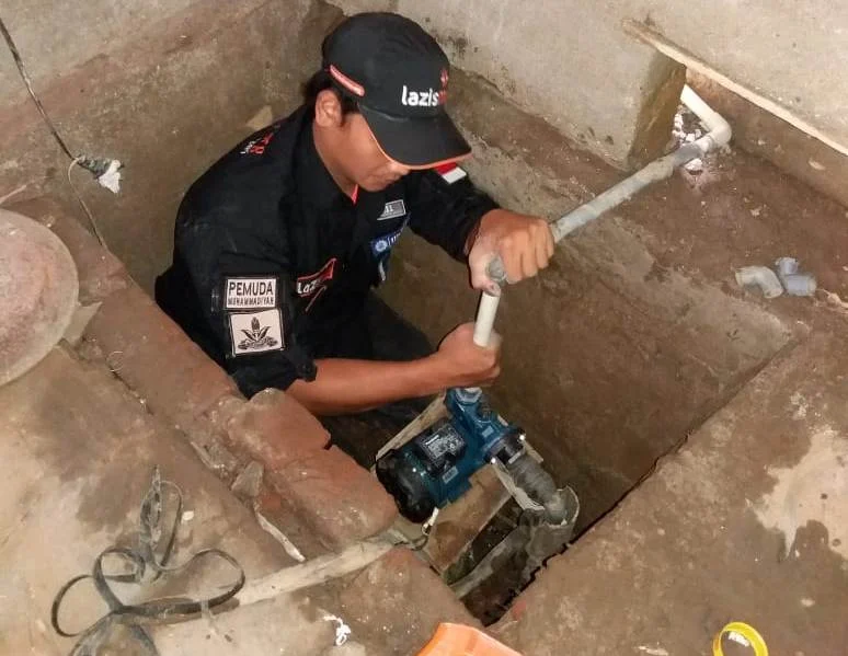 Usai Banjir, Lazismu Gelar Program Bersih-Bersih Masjid