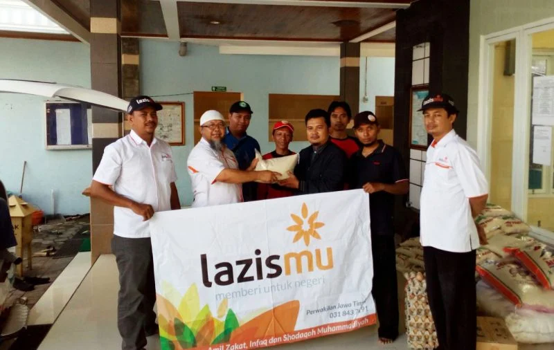 Lazismu Jatim Salurkan Bantuan untuk Korban Banjir Cerme Gresik