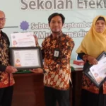 Galang Program Filantropis Cilik, Dua Kepala Sekolah Ini Dapat Penghargaan