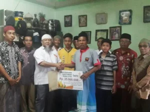 Lazismu Jatim Berikan Santunan untuk Keluarga Aktivis IPM yang Meninggal