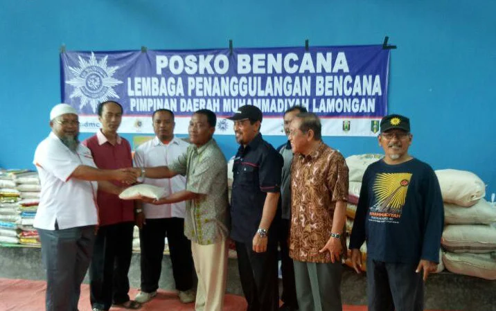 Lazismu Salurkan 1 Ton Beras untuk Korban Banjir Luapan Bengawan Solo