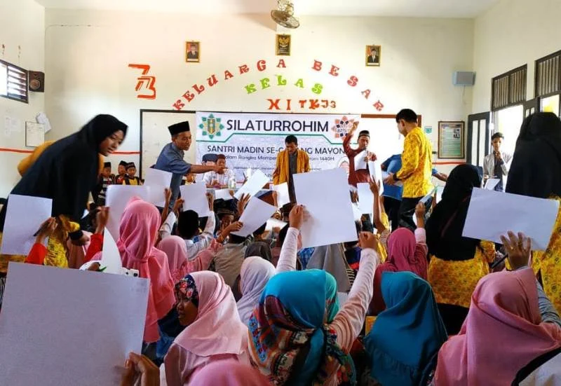 Serunya Para Santri Ini Bermain Ranking 1 di Peringatan Tahun Baru