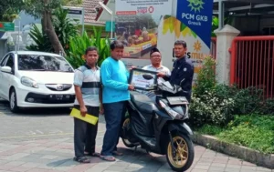 Lazismu GKB Wakaf Motor ke Panti Asuhan Al-Ihsan Wringinanom