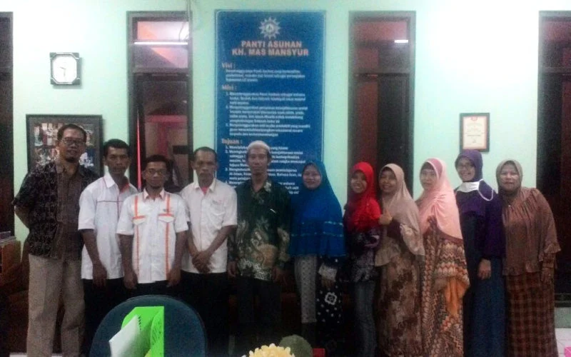 Ayo Dukung dan Bantu Lazismu dalam Menangani Yatim Penderita Kelainan Usus