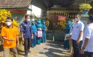 Lazismu Rowokangkung  Gandeng PKK Bantu Warga Isoman